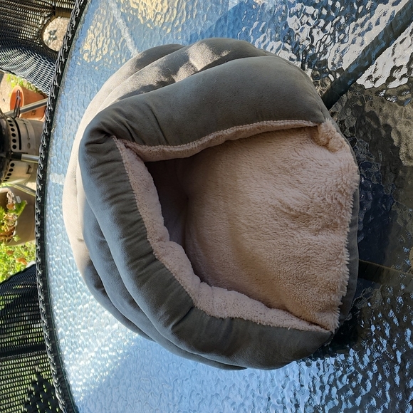 Pet Cocoon in excellent condition!!